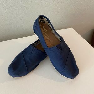 Women’s size 5.5 TOMS navy